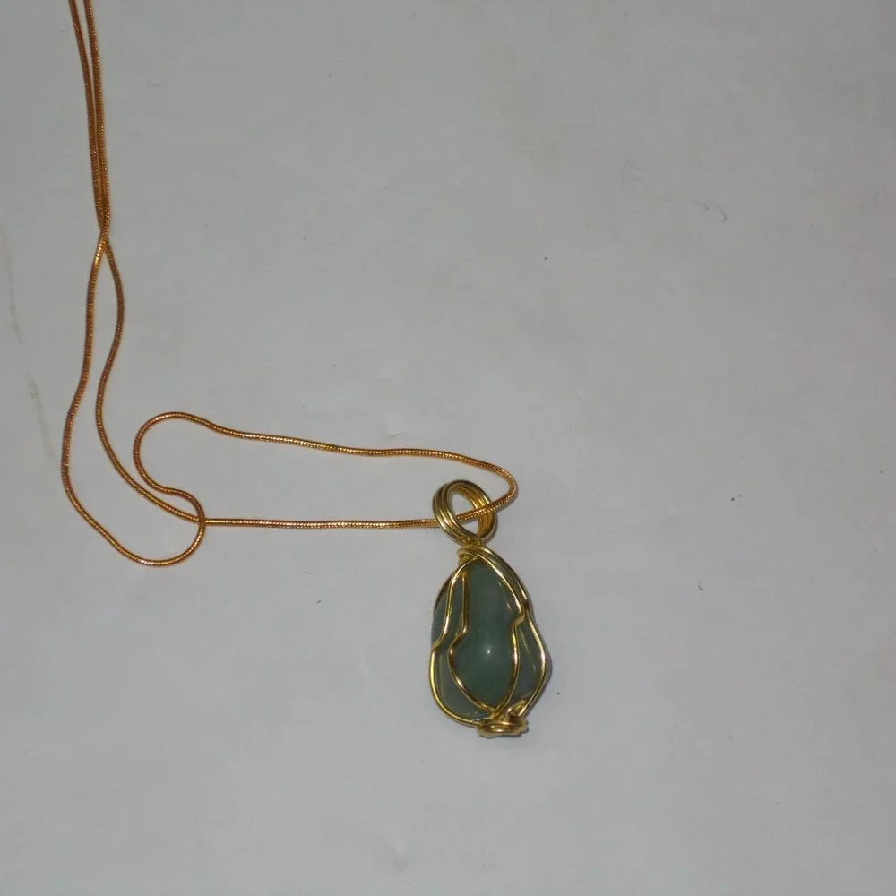 New gorgeous green wire wrapped stone necklace, hand made! - Picture 2 of 4